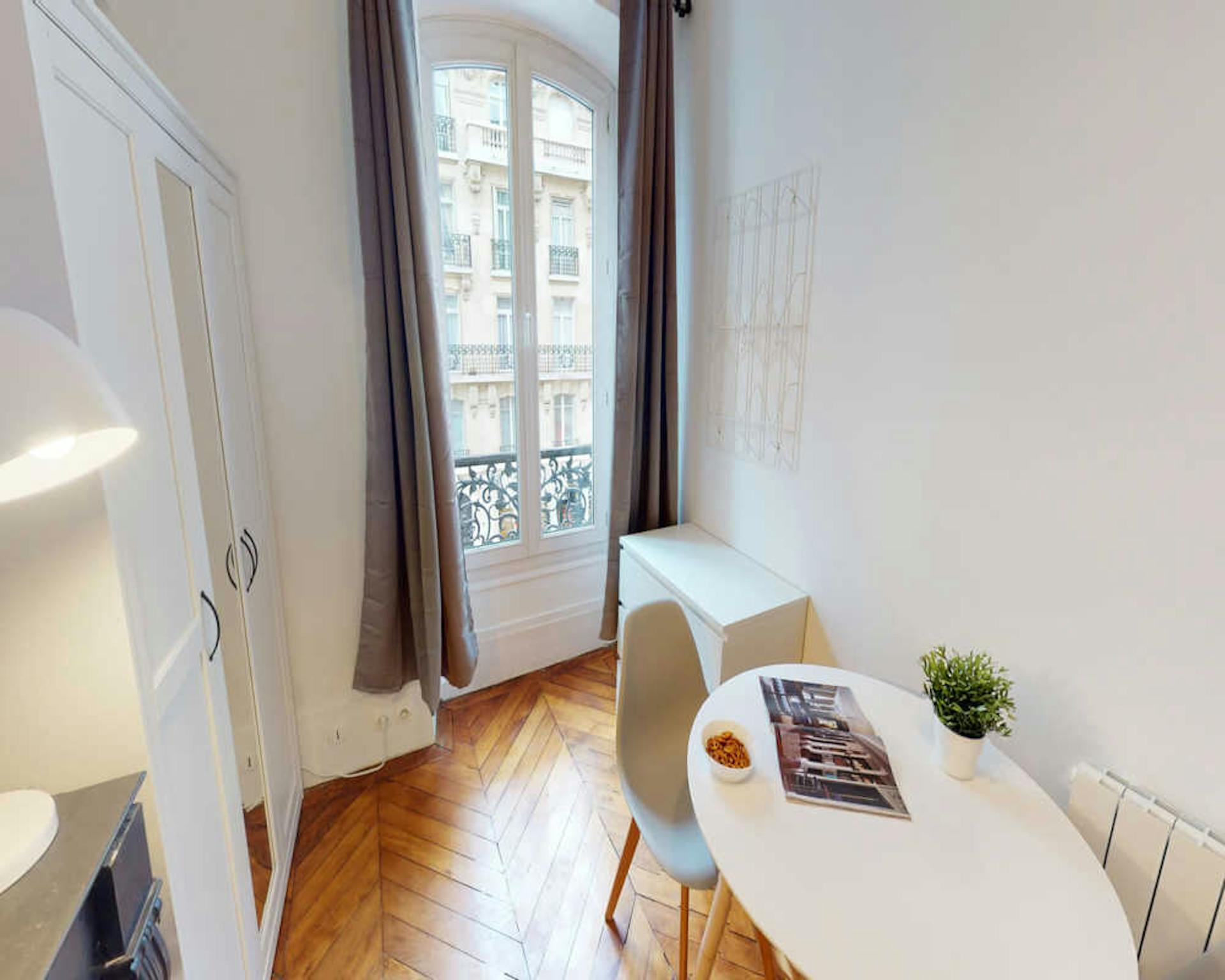 Private Room - Rue de Passy, Paris - Gallery - 1