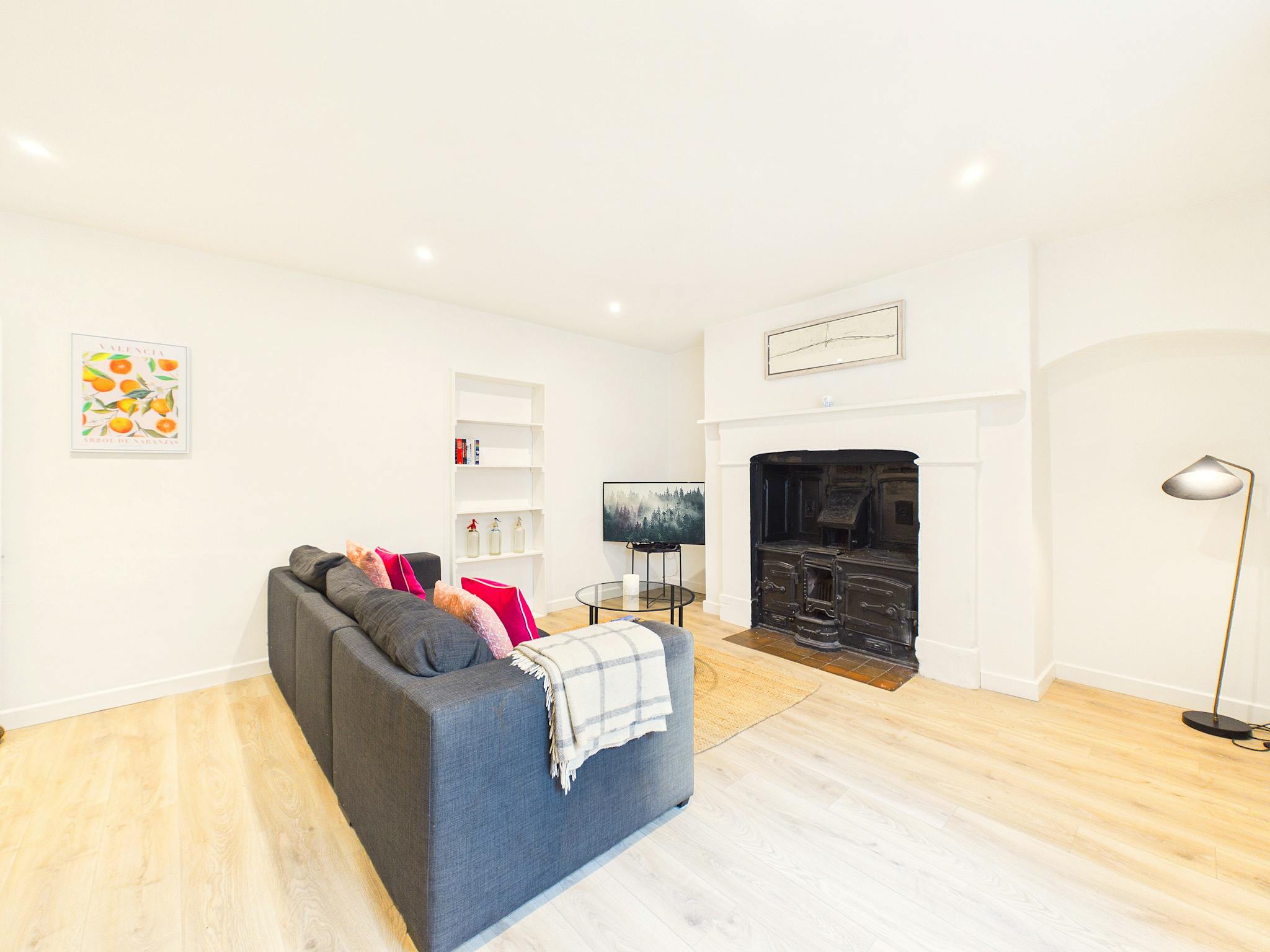 Entire Place - London Road, Cheltenham - Gallery - 1