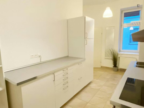 Homely double bedroom in Neulerchenfeld