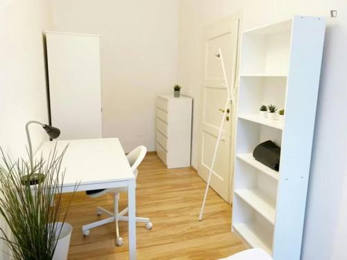 Homely double bedroom in Neulerchenfeld