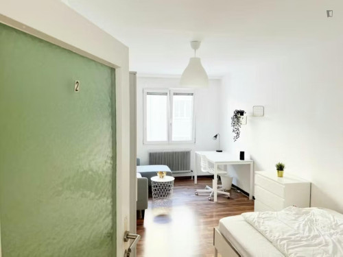 Comfortable double bedroom in the Favoriten district  - Gallery -  5