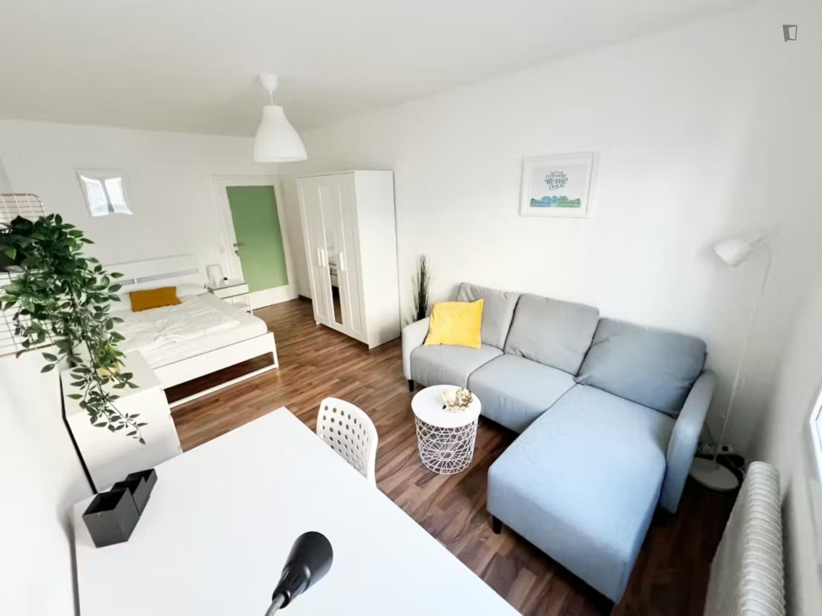 Comfortable Double Bedroom In The Favoriten District - Comfortable double bedroom in the Favoriten district - Gallery - 1