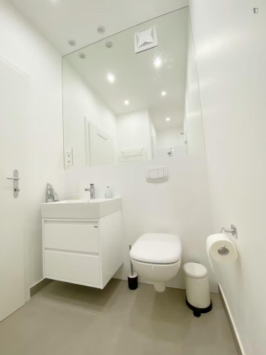 Inviting double bedroom near the IBS International Business School  - Gallery -  5