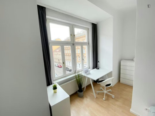 Welcoming double bedroom close to the Keplerplatz subway station