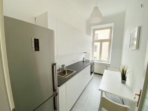 Welcoming double bedroom close to the Keplerplatz subway station  - Gallery -  5