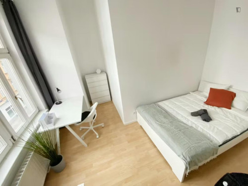 Welcoming double bedroom close to the Keplerplatz subway station
