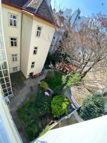 Inviting double bedroom close to the Vienna University of Technology