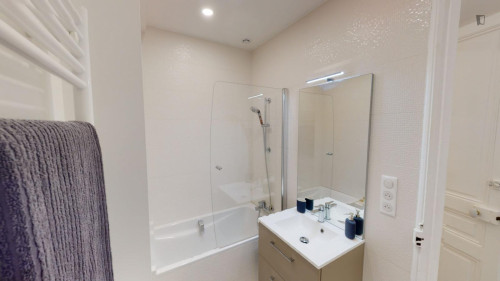 Comfy double bedroom in Plaine-Monceau  - Gallery -  5