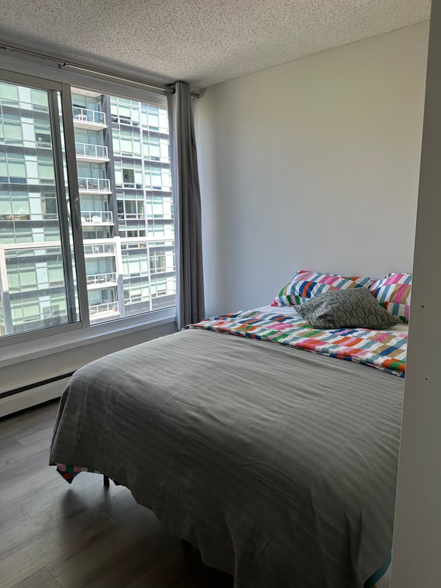  461 - Flex Room With Balcony  -  14 Avenue SW & 1 Street SW  - Gallery -  3