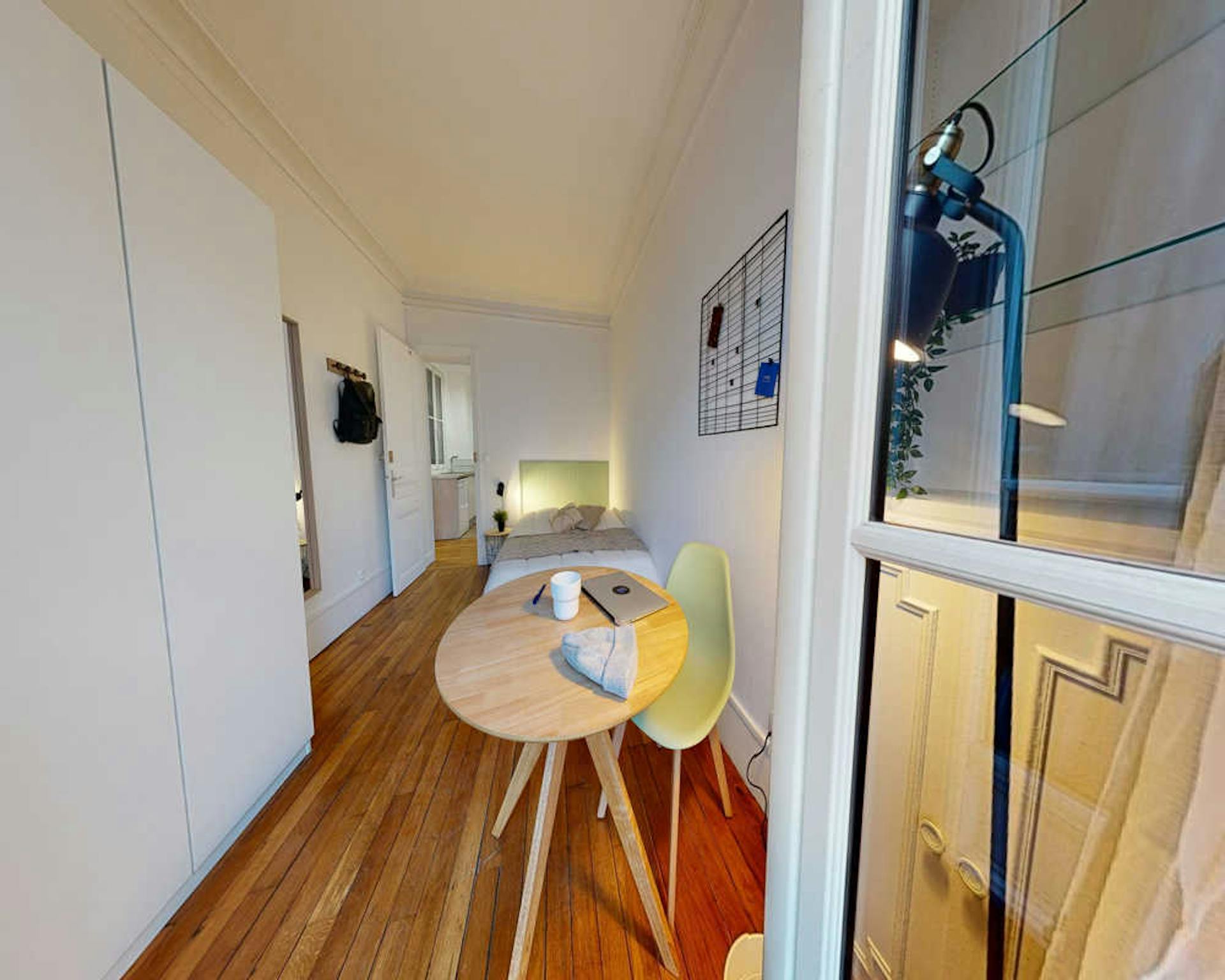 Private Room - Rue des Cloys, Paris - Gallery - 1