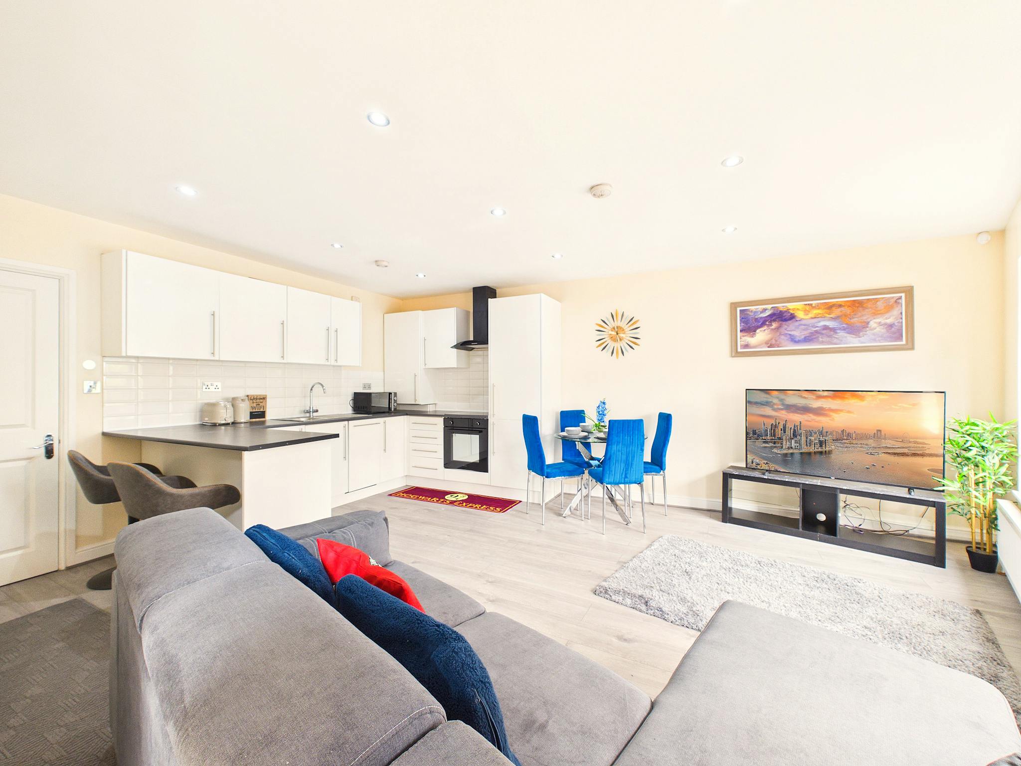 Entire Place - Loates Lane, Watford - Gallery - 1