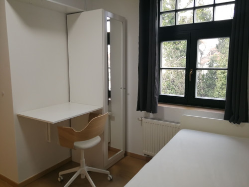 Studio apartment at Pasing station and shopping centre