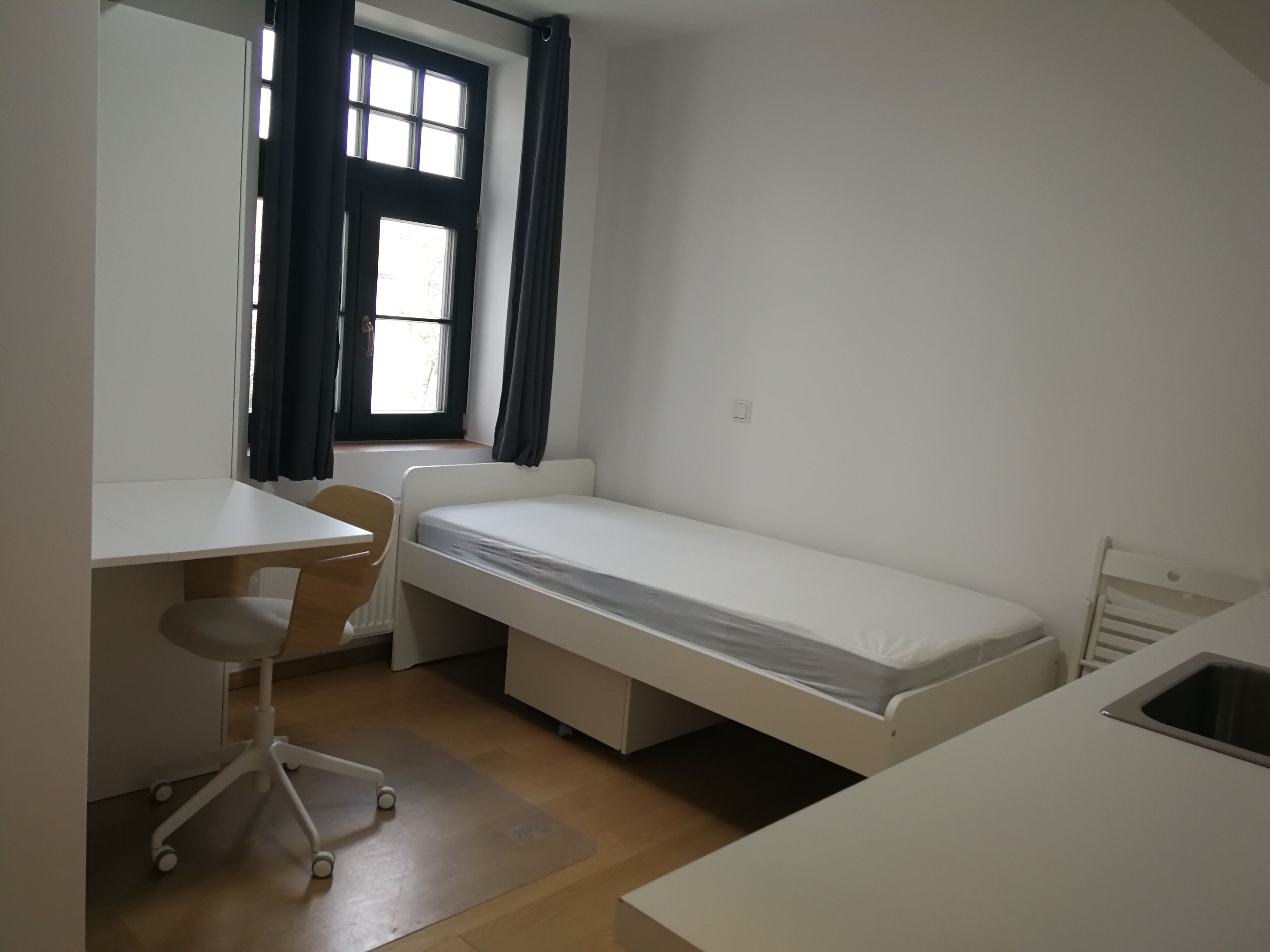 Studio Apartment At Pasing Station And Shopping Centre - 2