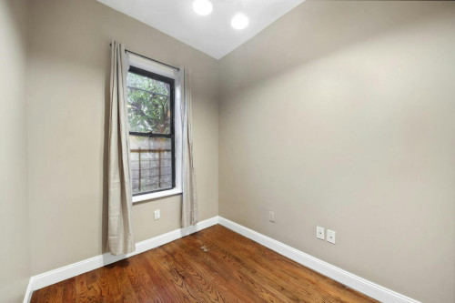 Kingston Ave, Brooklyn, NY