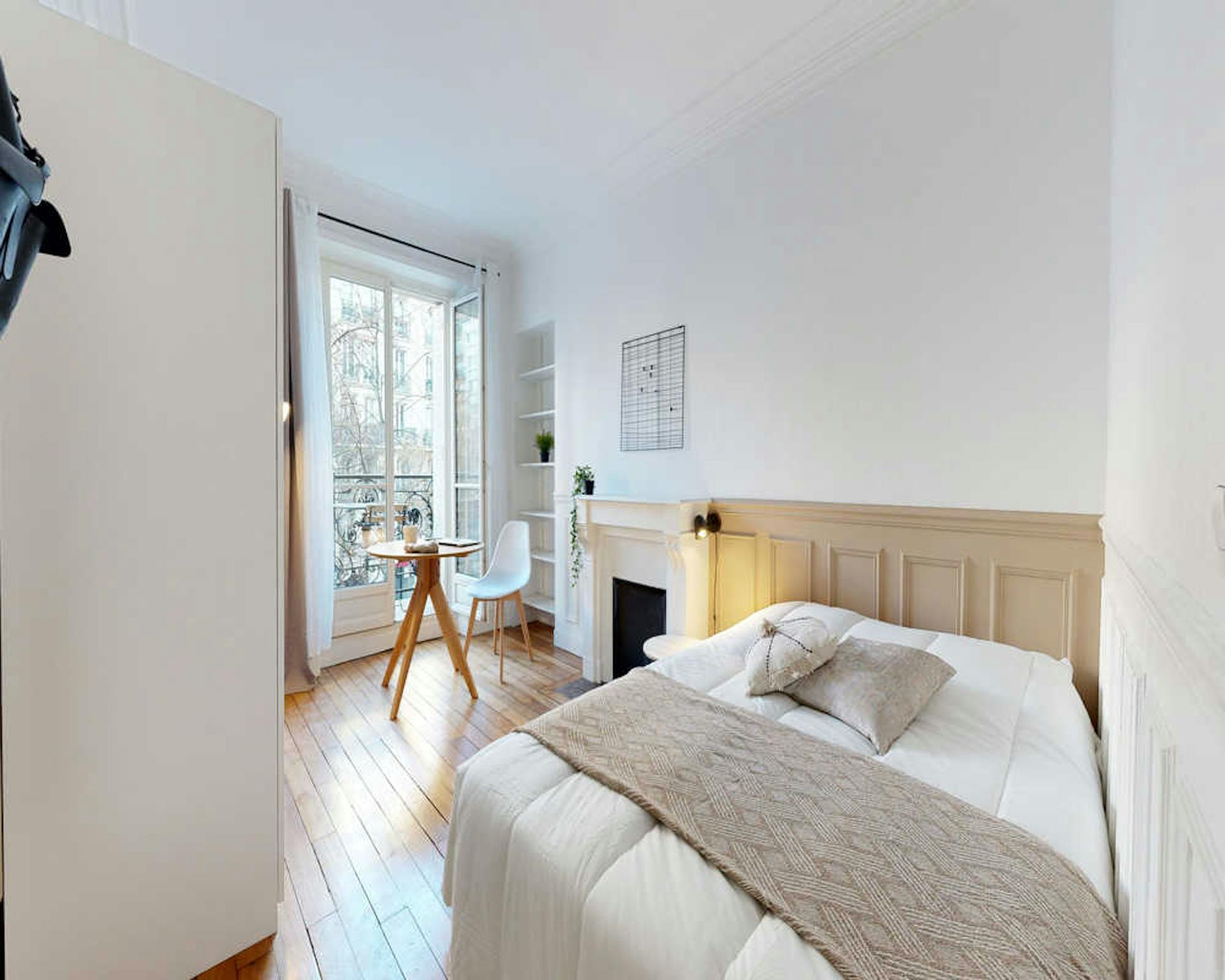  Private Room  -  Rue des Cloys, Paris  - Gallery -  1