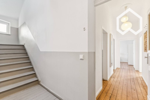 Attractive 50 sqm 2-Room Apartment: Ideal for business professionals or Couples