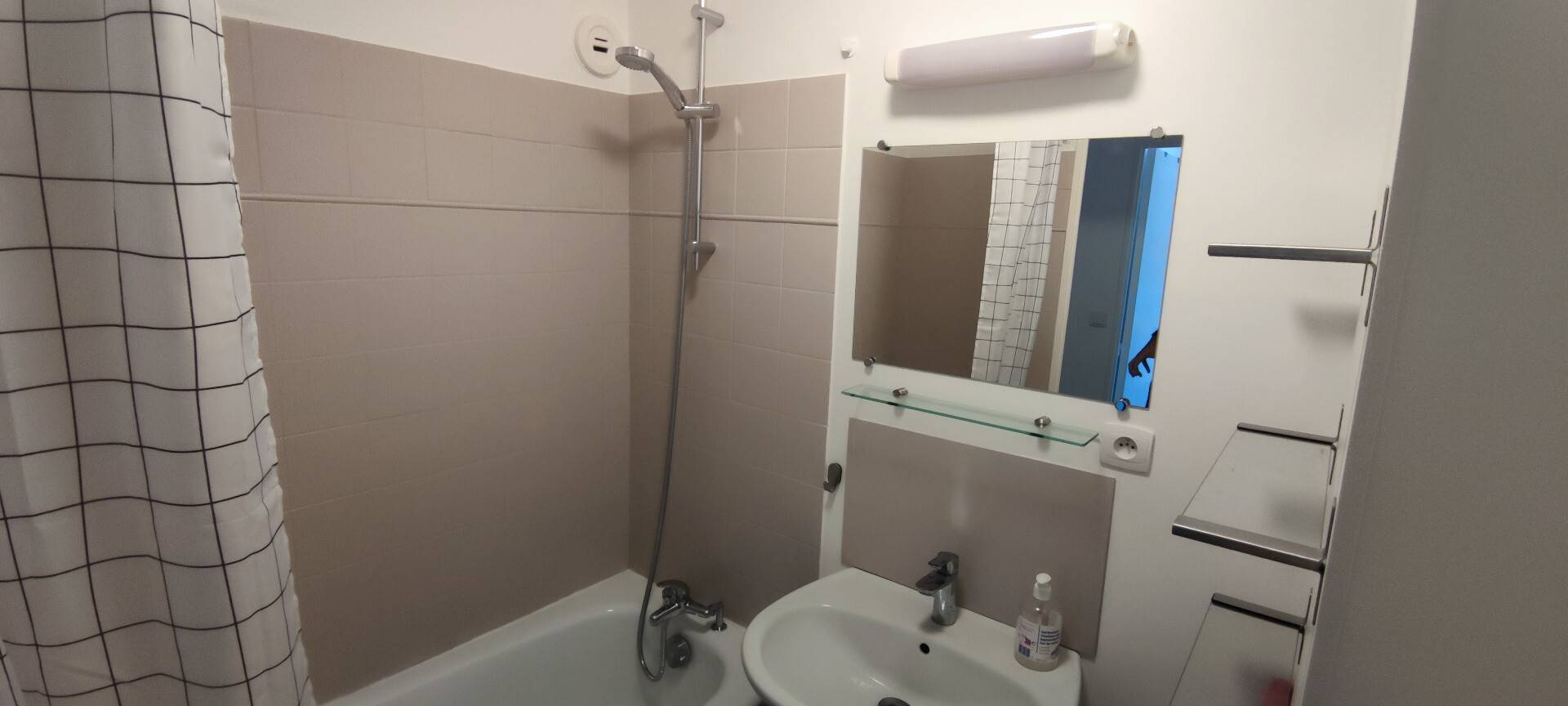 Room 2 - 3