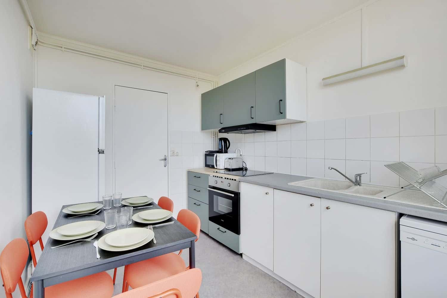 Move into this minimalist 10 m² room - KRB15