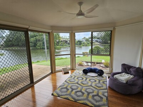 Master bedroom with ensuite & AC - Gallery - 5