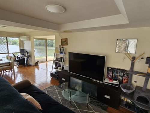Master bedroom with ensuite & AC