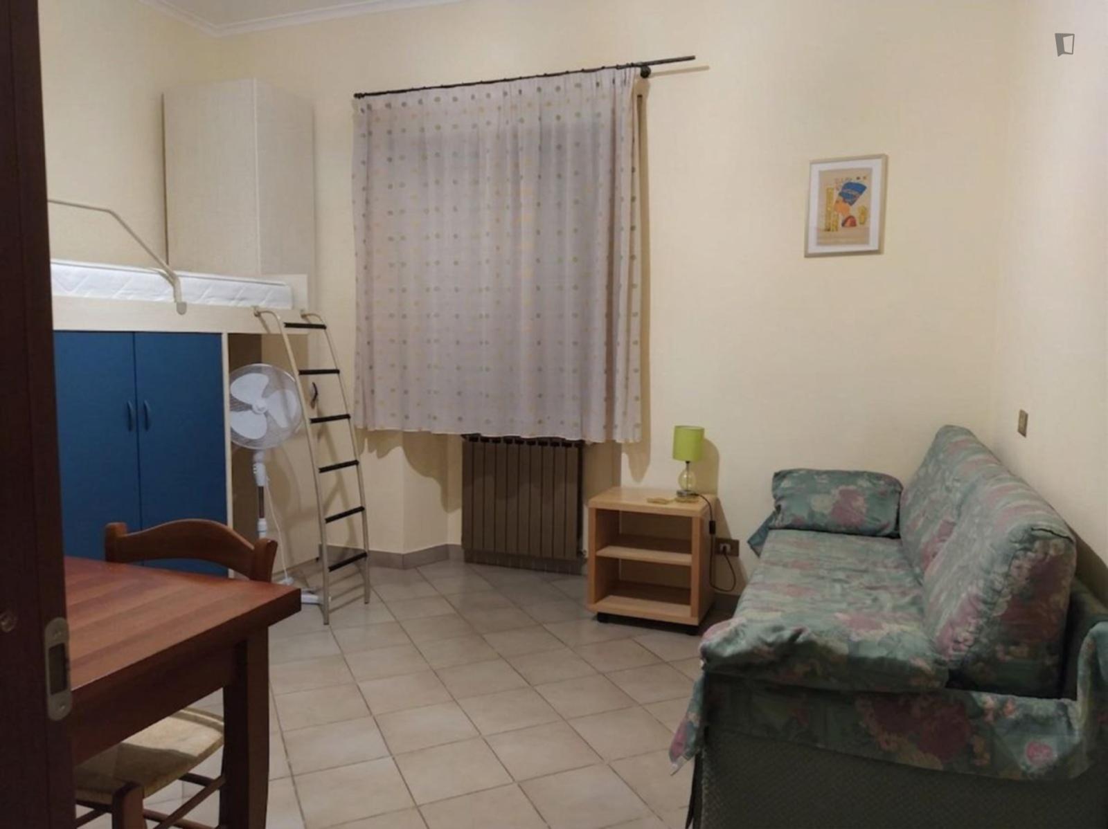 Spacious And Full Of Light Room Near Tor Vergata Uni - Spacious and full of light room near Tor Vergata Uni - Gallery - 1
