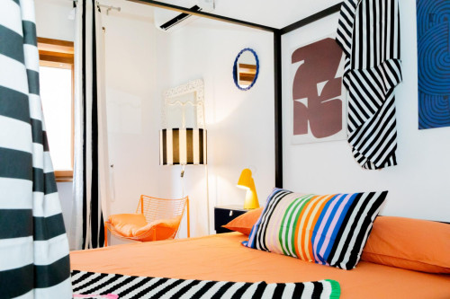 Double bedroom in 5-bedroom apartment - Gallery - 32