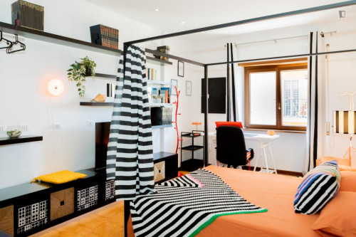 Double bedroom in 5-bedroom apartment - Gallery - 24