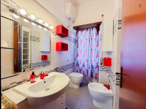 Double bedroom in 5-bedroom apartment - Gallery - 22