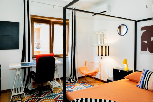 Double bedroom in 5-bedroom apartment - Gallery - 35