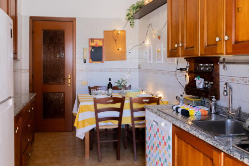 Double bedroom, with balcony, in 9-bedroom apartment - Gallery - 7
