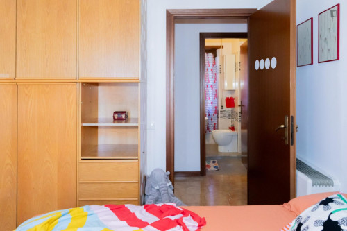 Double bedroom, with balcony, in 9-bedroom apartment - Gallery - 24