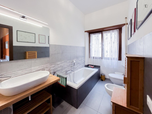 Double bedroom, with balcony, in 9-bedroom apartment - Gallery - 15