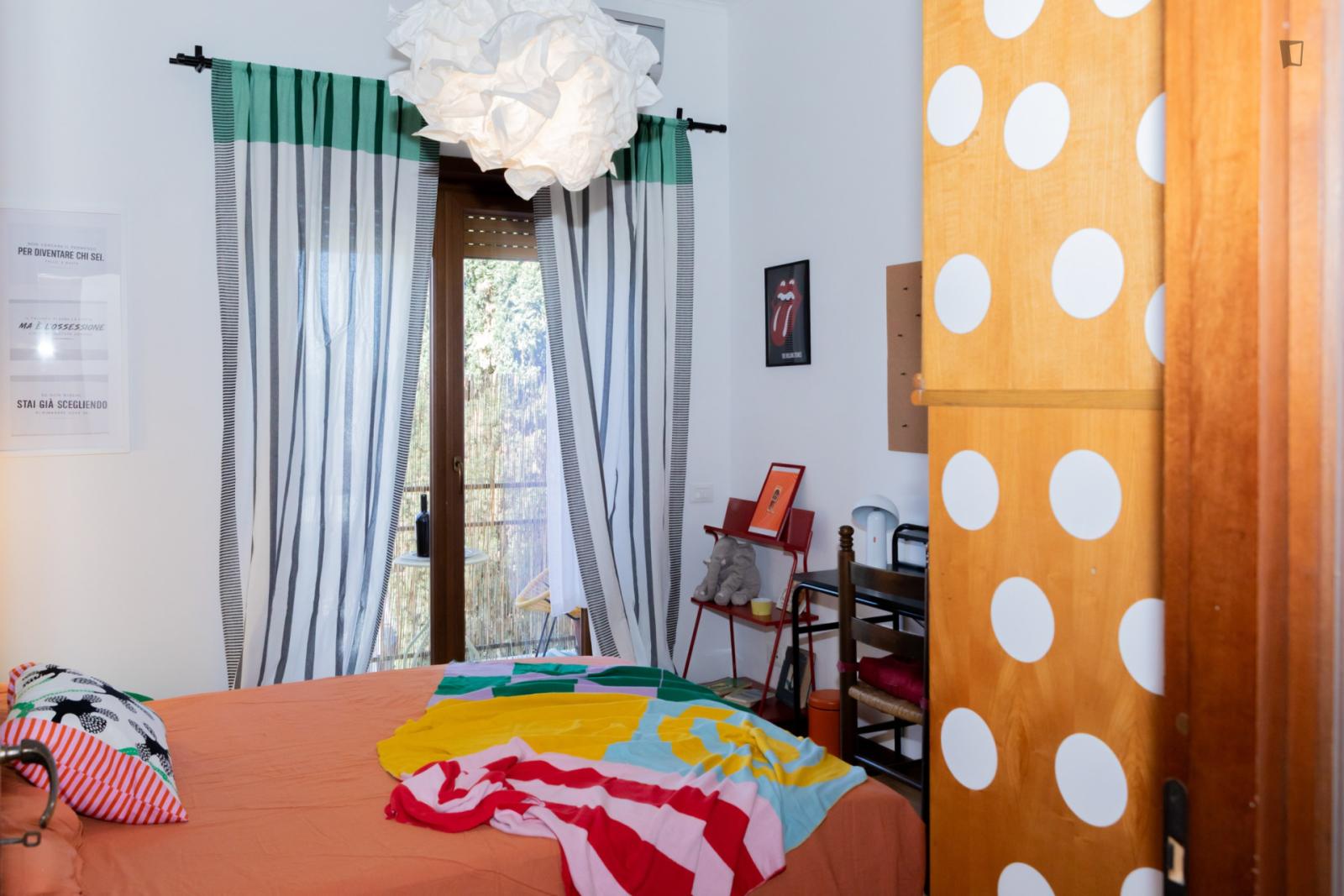 Double Bedroom, With Balcony, In 9-Bedroom Apartment - Double bedroom, with balcony, in 9-bedroom apartment - Gallery - 1