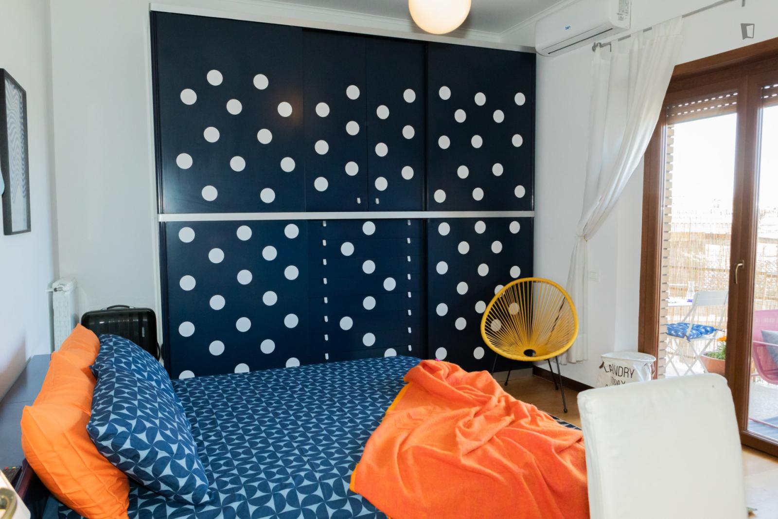 Double Bedroom, With Balcony, In 7-Bedroom Apartment - Double bedroom, with balcony, in 7-bedroom apartment - Gallery - 1