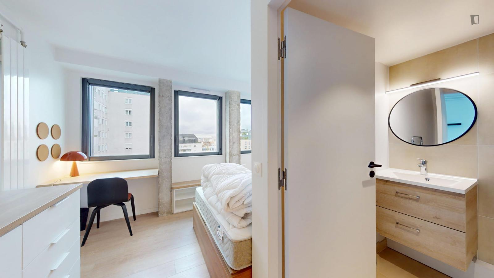 Snug Single Ensuite Bedroom In The 15th Arrondissement - Snug single ensuite bedroom in the 15th arrondissement - Gallery - 1
