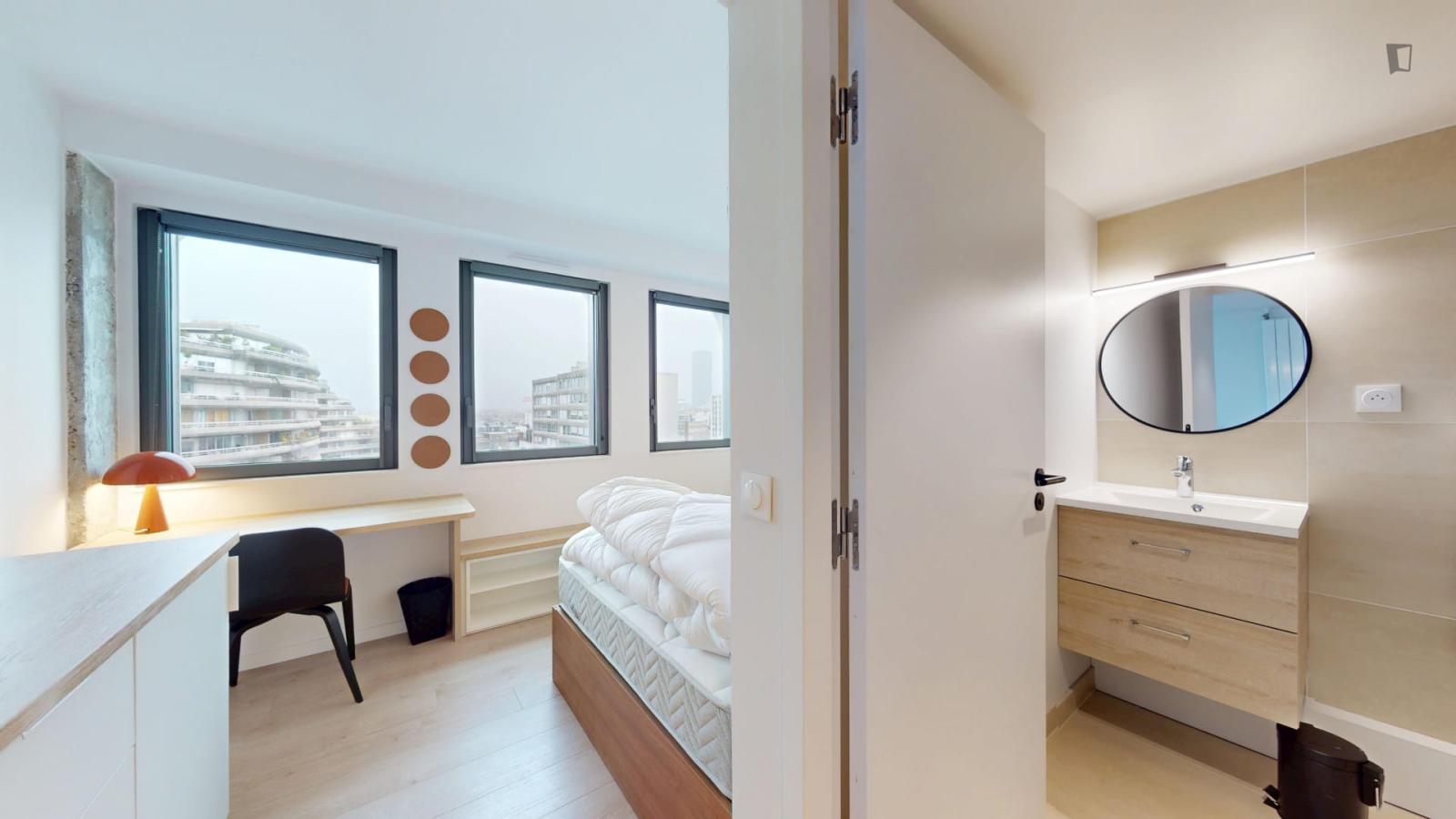 Bright Single Ensuite Bedroom In 15th Arrondissement - Bright single ensuite bedroom in 15th arrondissement - Gallery - 1