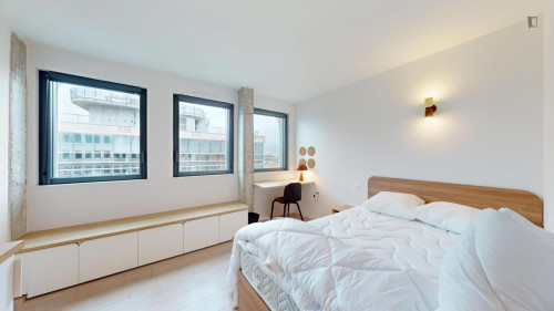 Luminous single ensuite bedroom in the 15th arrondissement