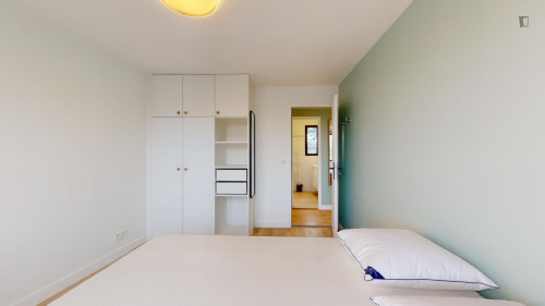 Cosy double ensuite bedroom near Square Robespierre