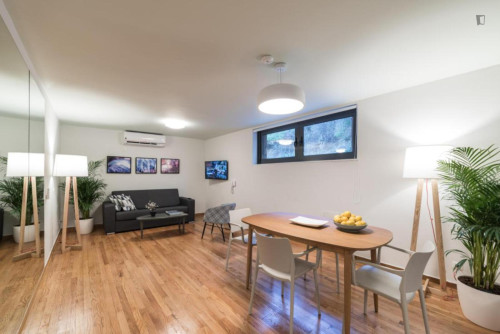 Charming 2-bedroom flat in Neapoli