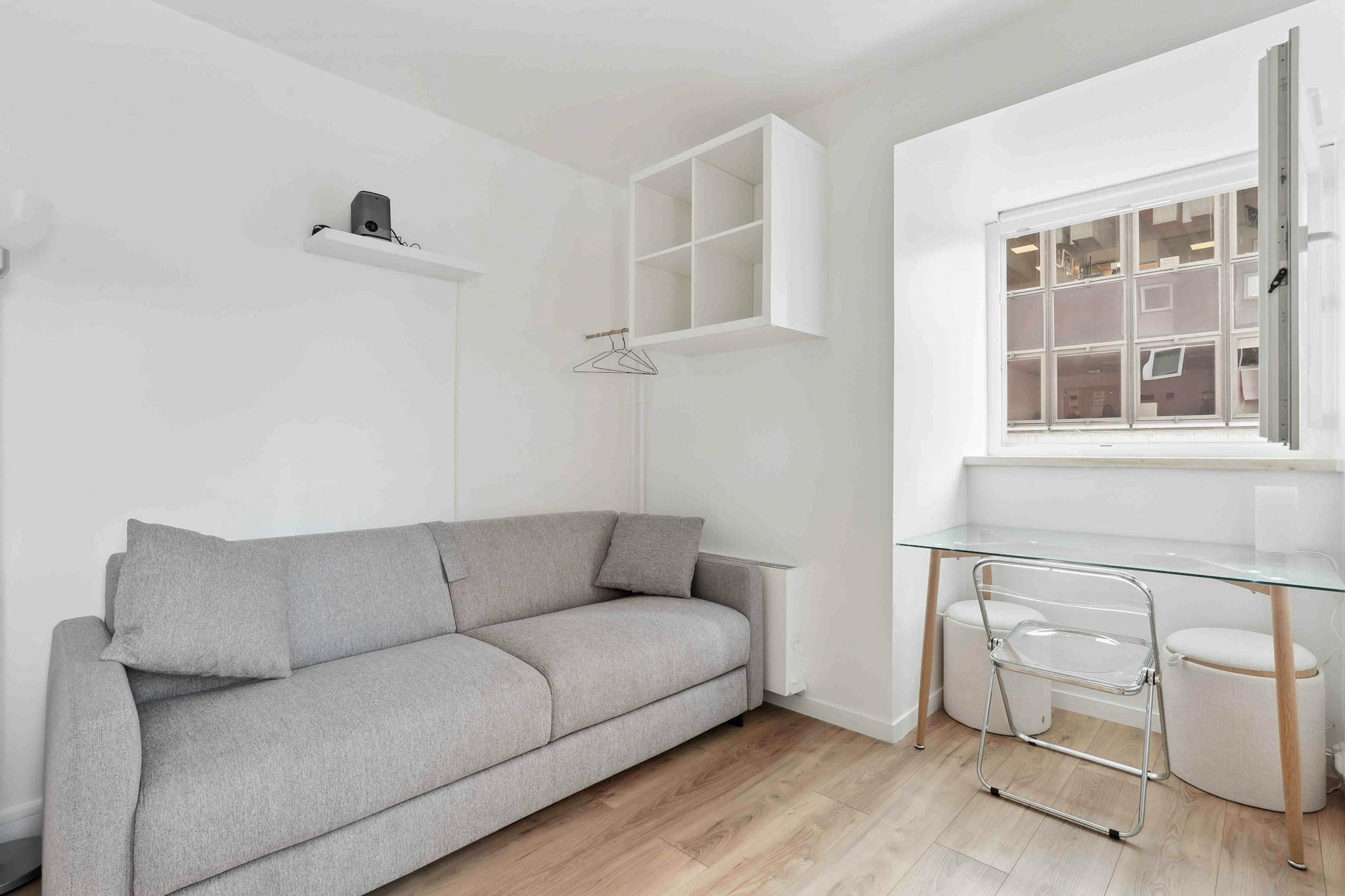 Entire Place - Rue Gaston de Caillavet, Paris - Gallery - 1
