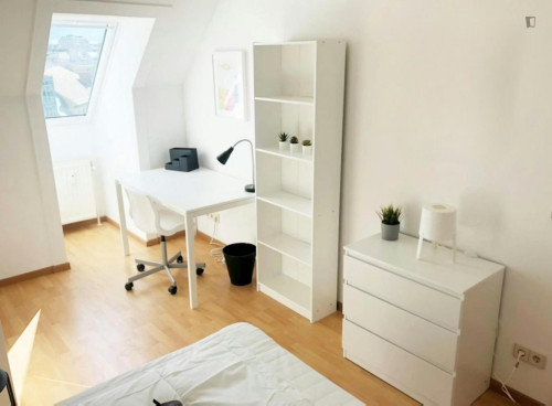 Very nice double bedroom in Favoriten