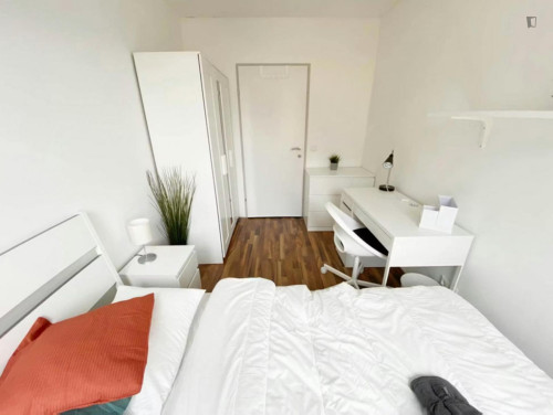 Snug double bedroom in Favoriten