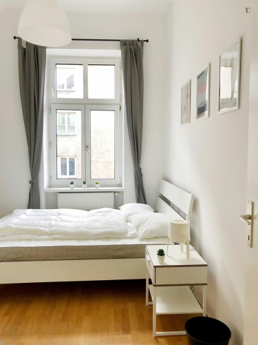 Pleasant double bedroom in Margareten