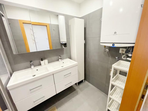 Alluring single bedroom near the Reumannplatz metro