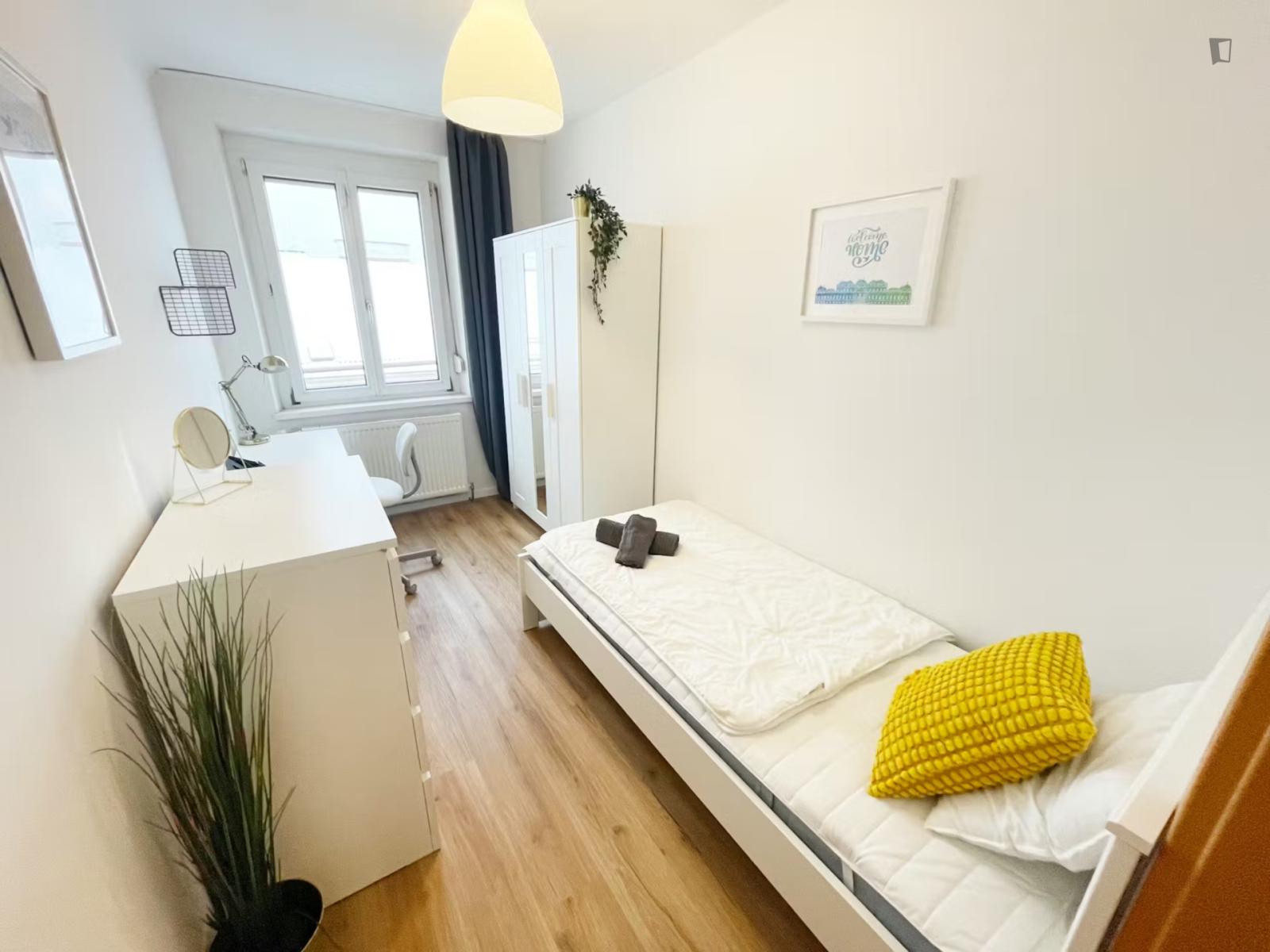 Alluring Single Bedroom Near The Reumannplatz Metro - Alluring single bedroom near the Reumannplatz metro - Gallery - 1