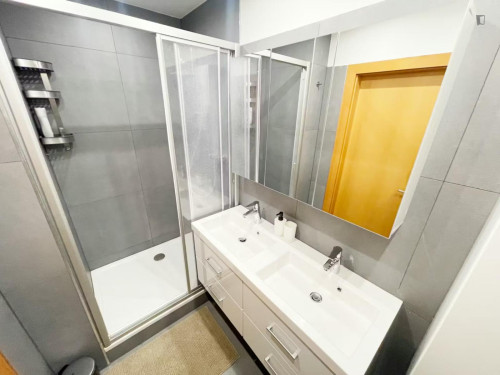 Sublime double bedroom in the Favoriten district