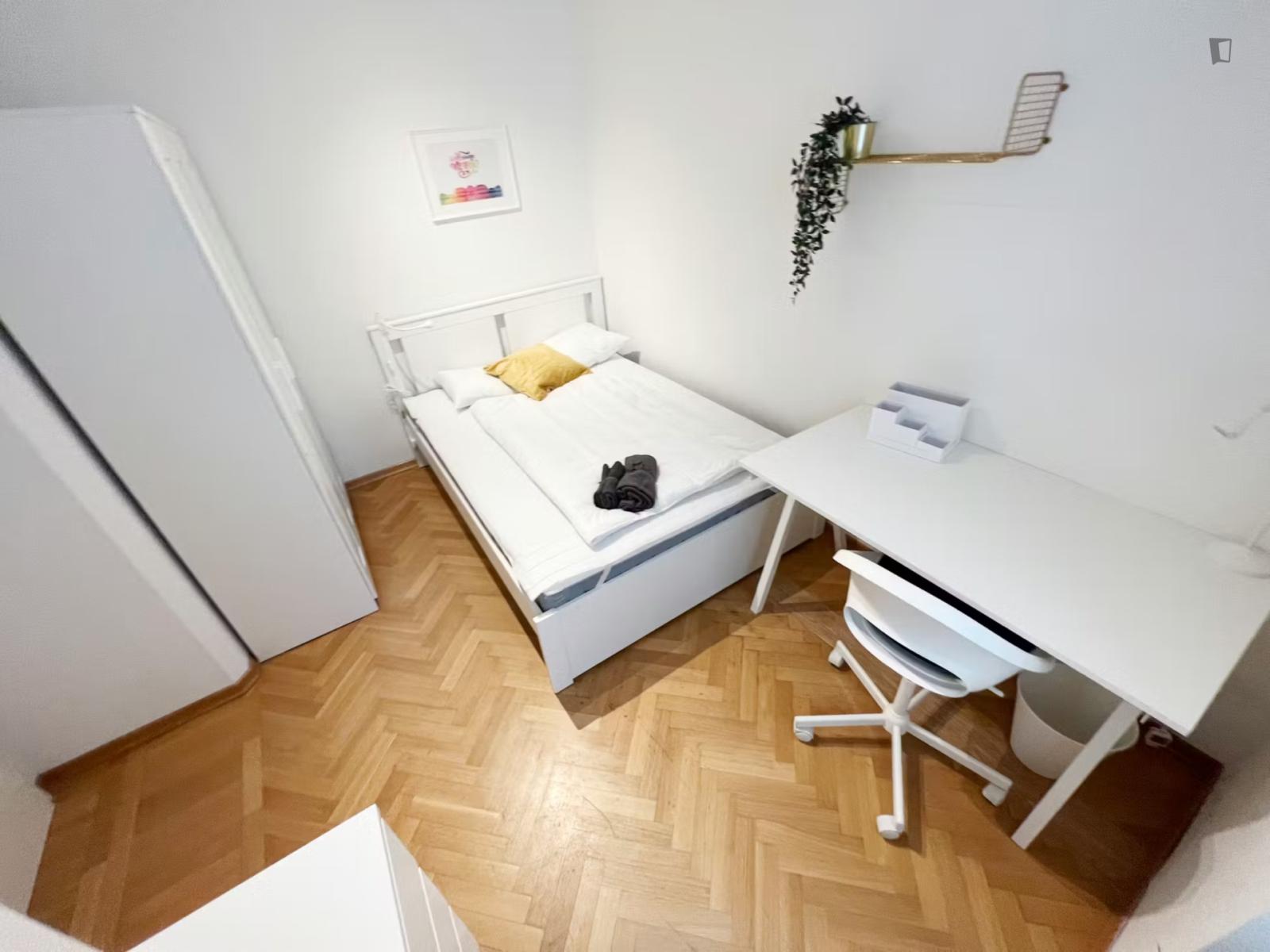 Inviting Double Bedroom In The Alsergrund District - Inviting double bedroom in the Alsergrund district - Gallery - 1