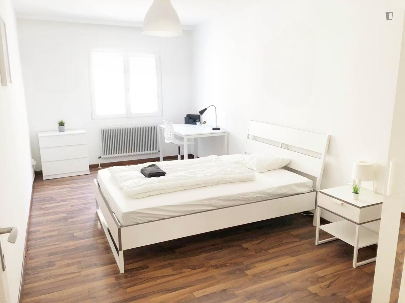Luminous Double Bedroom In Weinhaus - Luminous double bedroom in Weinhaus - Gallery - 1