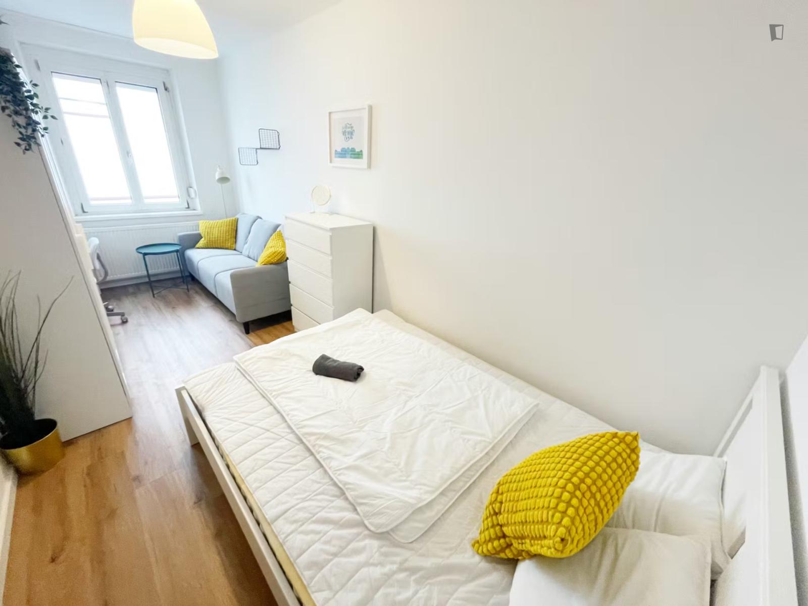 Very Neat Double Bedroom In The Favoriten District - Very neat double bedroom in the Favoriten district - Gallery - 1