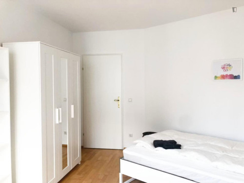 Neat and cosy double bedroom in Margareten